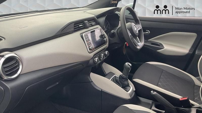Used Nissan Micra Acenta 69 HP (50 kW) 2019 White Hatchback