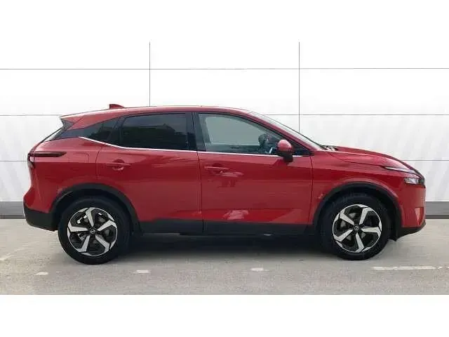 Used Nissan Qashqai N-Connecta 140 HP (102 kW) 2022 Red SUV