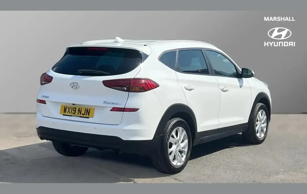Used Hyundai Tucson SE 129 HP (94 kW) 2019 White SUV