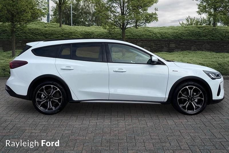 Begagnad Ford Focus Active X 2025 Vit Kombi