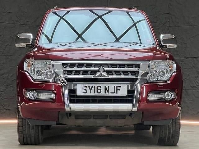 Used Mitsubishi Shogun Warrior 187 HP (137 kW) 2016 Red SUV