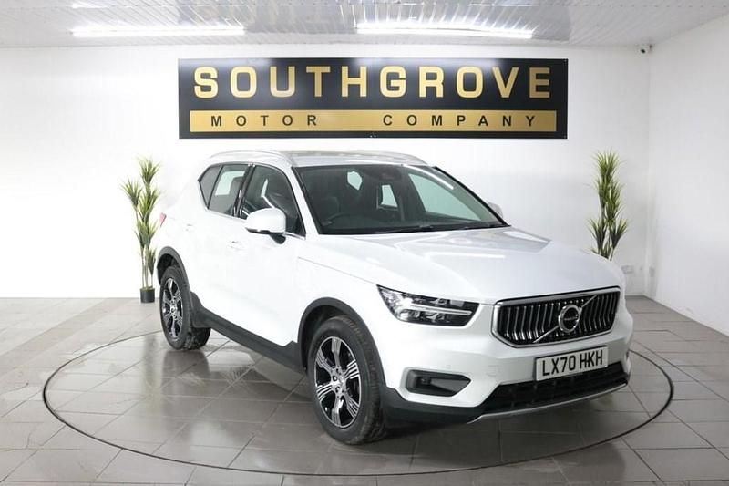 White Used 2020 Volvo XC40 Inscription SUV | £25,389 (Fair price) - Image 1/4