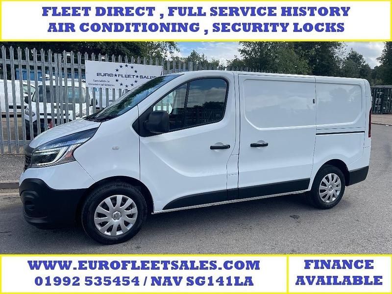White Used 2020 Renault Trafic Business MPV | £8,950 (Good price) - Image 1/4