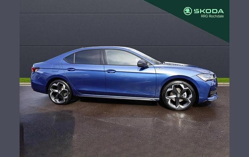 Used Skoda Superb SportLine 147 HP (108 kW) 2025 Cobalt blue metallic Hatchback