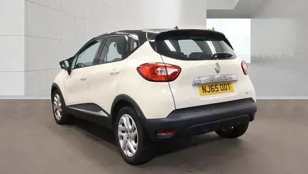 Used Renault Captur Dynamique 90 HP (66 kW) 2015 Cream/black SUV