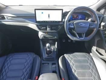 Gebraucht Ford Focus ST-Line 155 PS (114 kW) 2022 Blau Kleinwagen