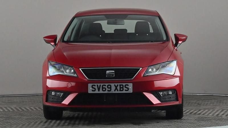 Used Seat Leon SE 115 HP (84 kW) 2019 Red Hatchback
