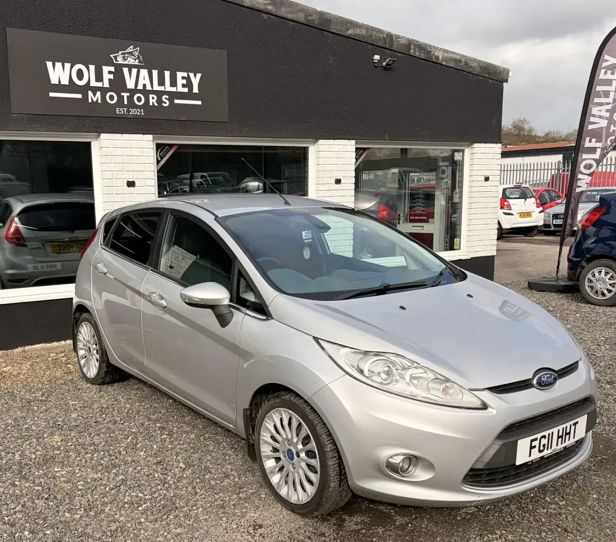 Used Ford Fiesta Titanium 70 HP (51 kW) 2011 Silver Hatchback