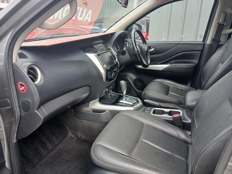 Begagnad Nissan Navara Tekna 190 HK (139 kW) 2021 Grå Pickup