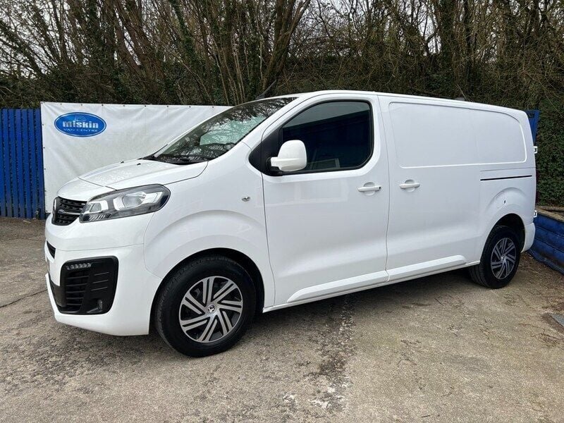 White Used 2020 Vauxhall Vivaro Sportive Van | £8,999 (Good price) - Image 1/4
