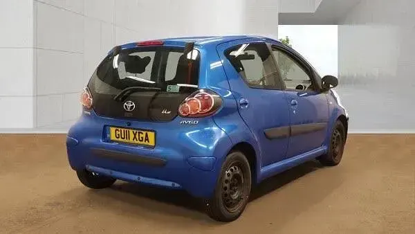 Used Toyota Aygo 68 HP (50 kW) 2011 Blue Hatchback