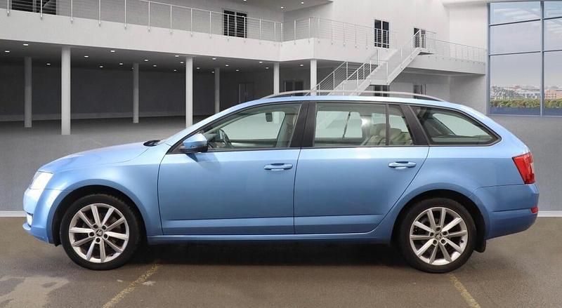 Used Skoda Octavia Elegance 2014 Blue Hatchback
