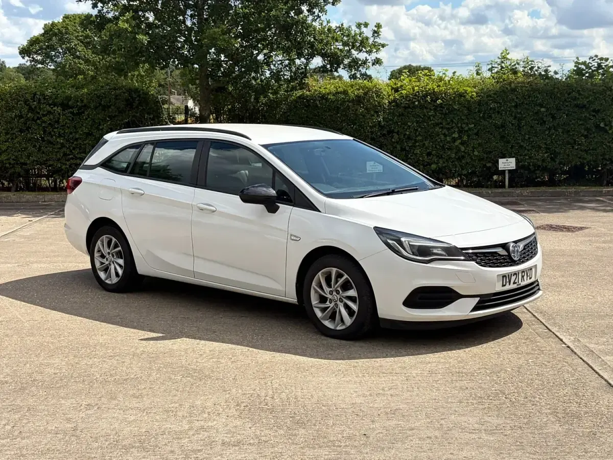 Used Vauxhall Astra 2021 White Estate
