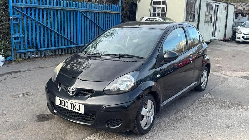 Used Toyota Aygo 67 HP (49 kW) 2010 Black Hatchback