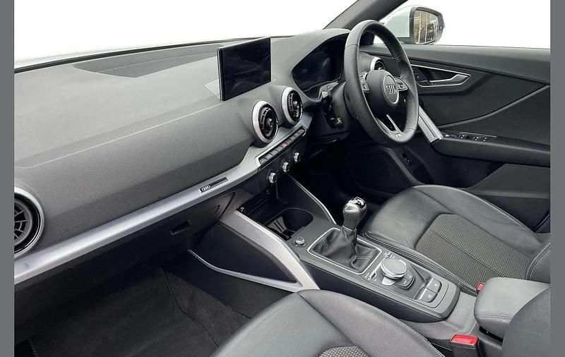 Used Audi Q2 S-Line 147 HP (108 kW) 2023 White SUV