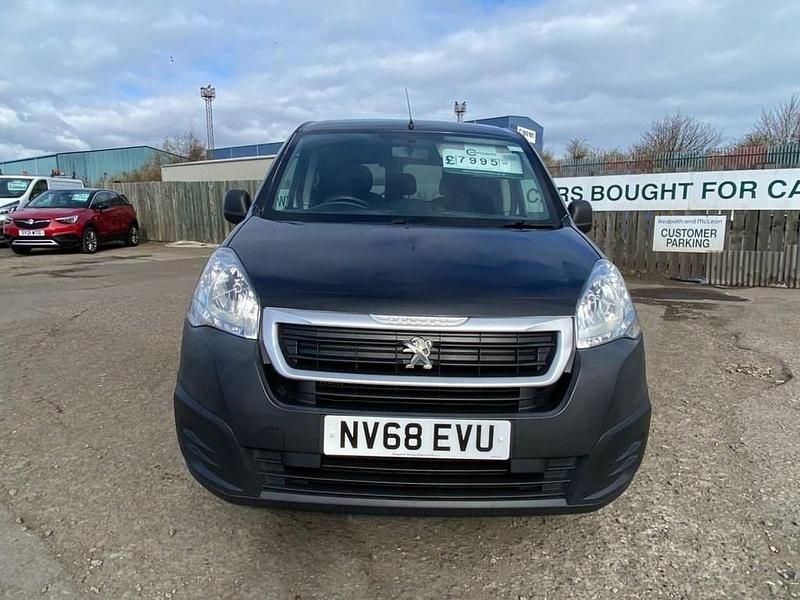 Used Peugeot Partner S 64 HP (47 kW) 2019 White MPV