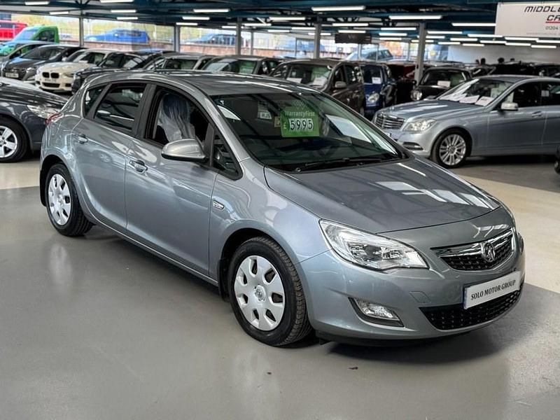 Second-hand Vauxhall Astra 2010 Argintiu Hatchback
