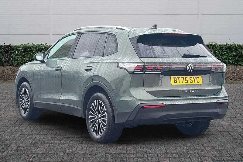 New VW Tiguan Match 150 HP (110 kW) 2025 Cipressino green SUV
