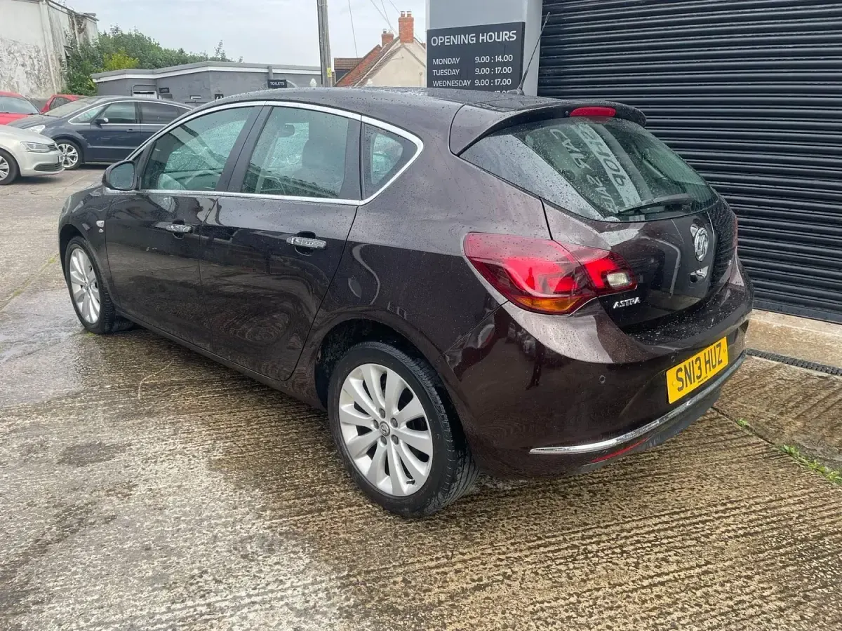 Second-hand Vauxhall Astra Elite 2013 Maro Hatchback