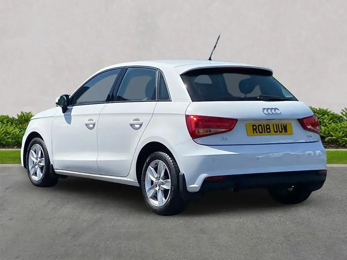 Used Audi A1 Sportback Premium 95 HP (69 kW) 2018 White Hatchback
