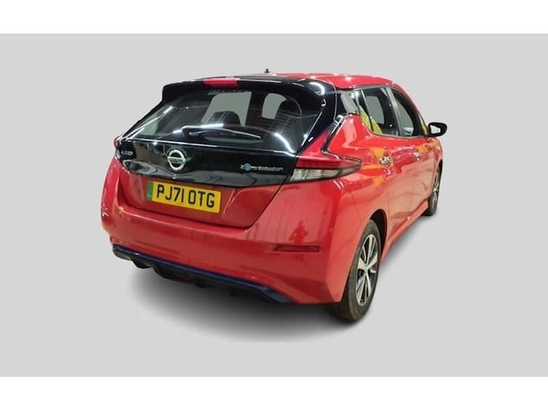 Used Nissan Leaf Acenta 110 kW (150 HP) 2021 Red Hatchback
