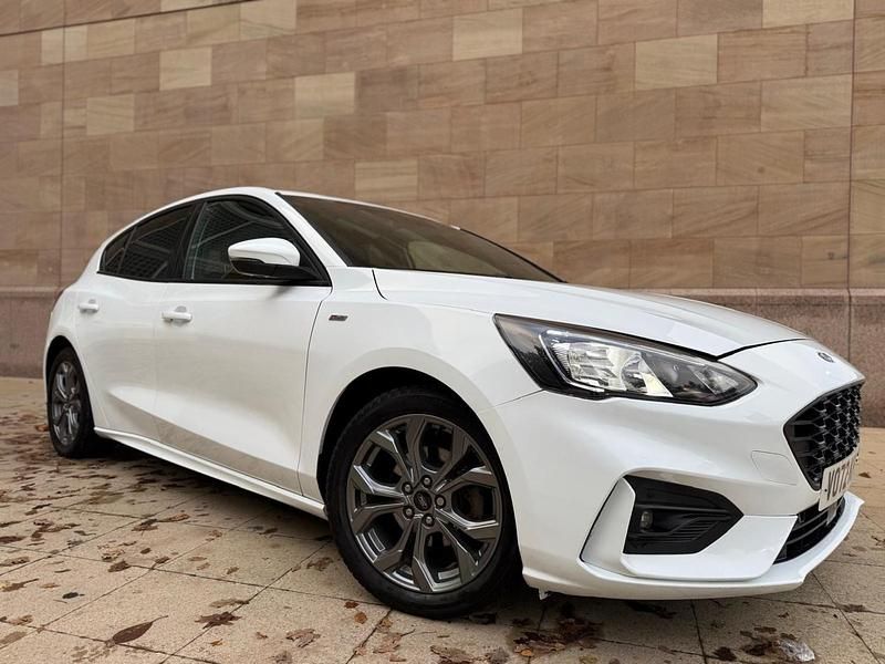 Used Ford Focus ST-Line 155 HP (114 kW) 2022 White Hatchback