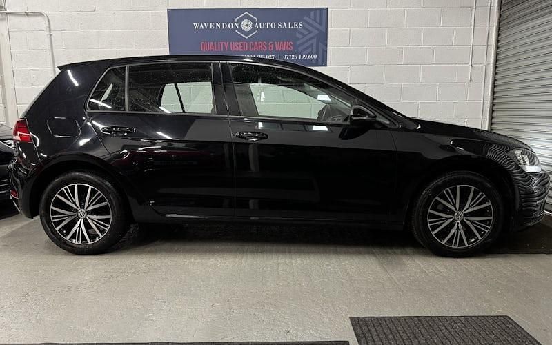 Used VW Golf VII SE 125 HP (91 kW) 2017 Black Hatchback