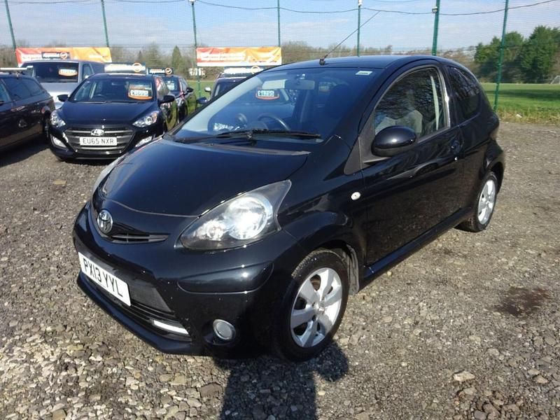Used Toyota Aygo 68 HP (50 kW) 2013 Black Hatchback