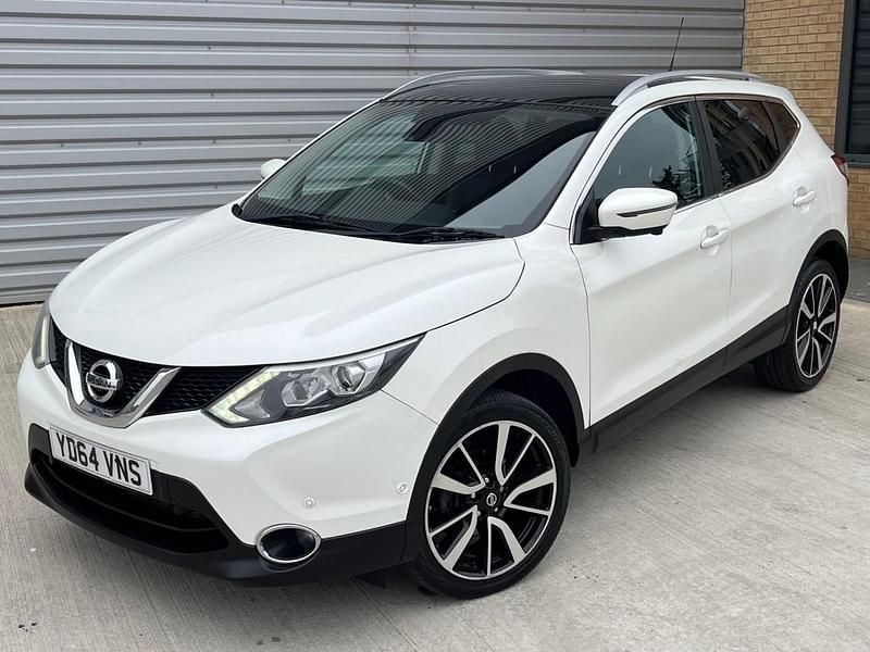 White Used 2014 Nissan Qashqai Tekna SUV | £7,450 (Super price) - Image 1/4