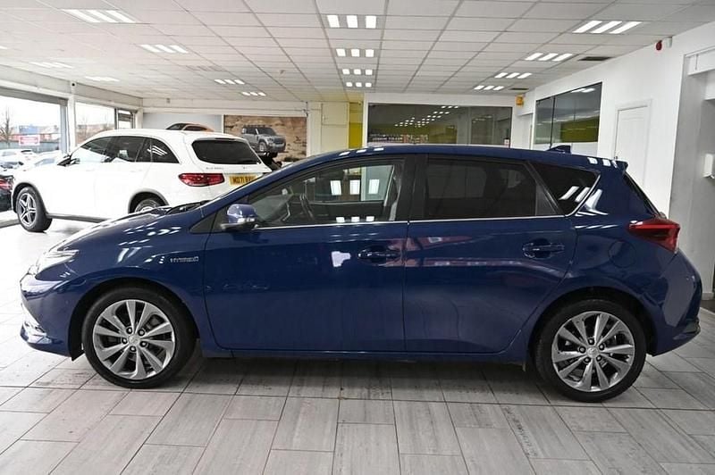 Used Toyota Auris Hybrid 2018 Blue Hatchback