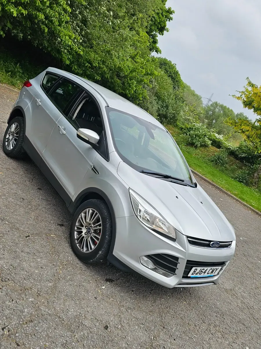 Usado Ford Kuga Titanium 140 HP (102 kW) 2014 Prateado SUV