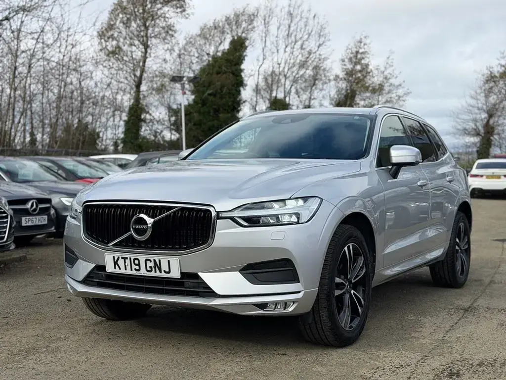 Usado Volvo XC60 Momentum 190 CV (139 kW) 2019 Plateado SUV