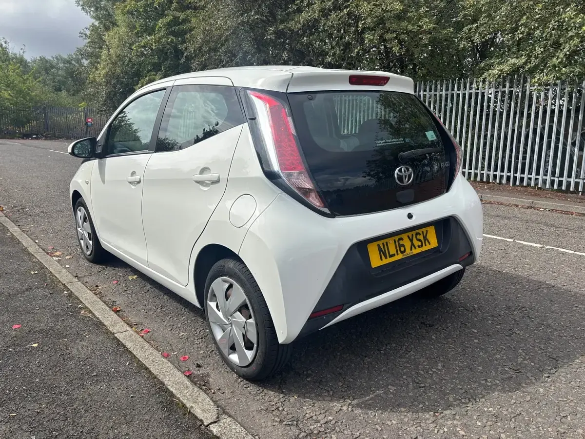 Used Toyota Aygo X-play 69 HP (50 kW) 2016 White Hatchback