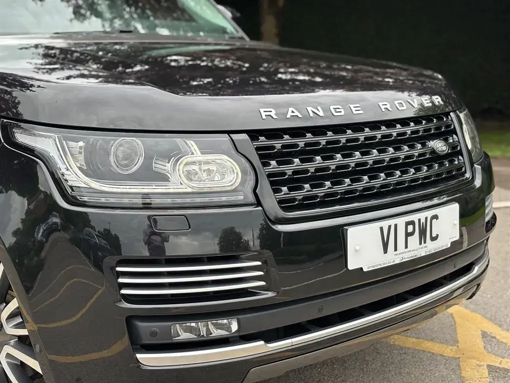 Used Land Rover Range Rover Vogue SE 306 HP (225 kW) 2018 Black SUV