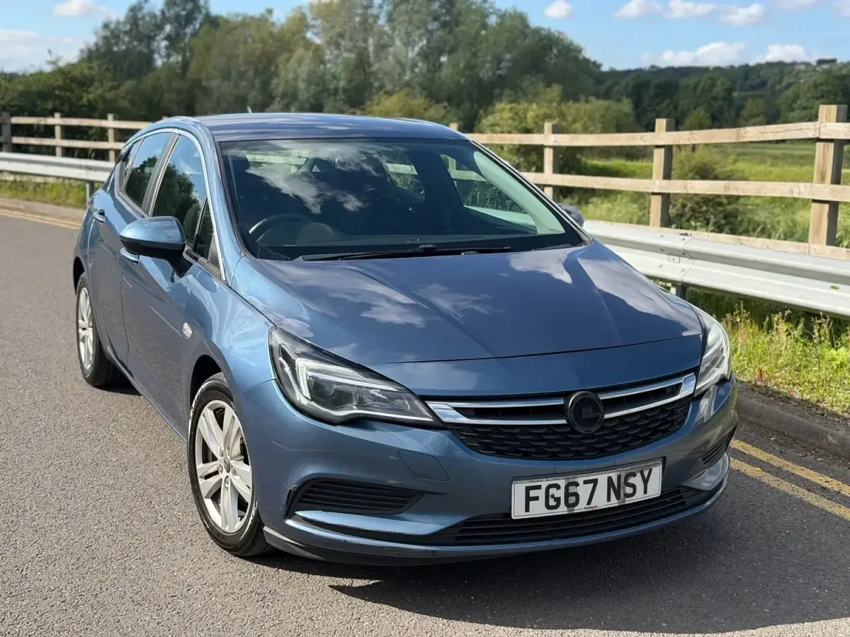 Used Vauxhall Astra 110 HP (80 kW) 2017 Blue Hatchback