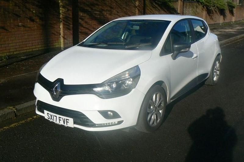 Used Renault Clio IV Play 2017 White Hatchback