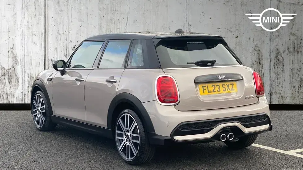 Gebraucht Mini Cooper S Exclusive 176 PS (129 kW) 2023 Grau Kleinwagen