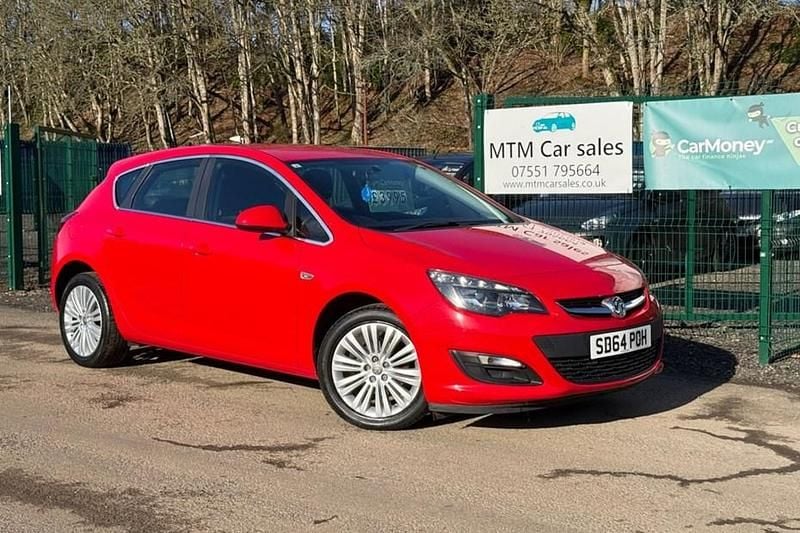 Used Vauxhall Astra Excite 115 HP (84 kW) 2014 Red Hatchback