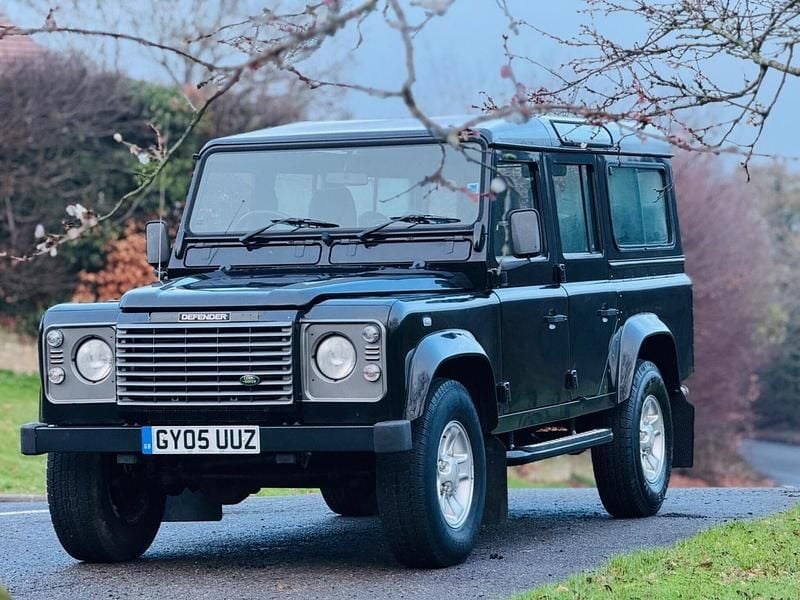 Used Land Rover Defender 120 HP (88 kW) 2005 Black Estate
