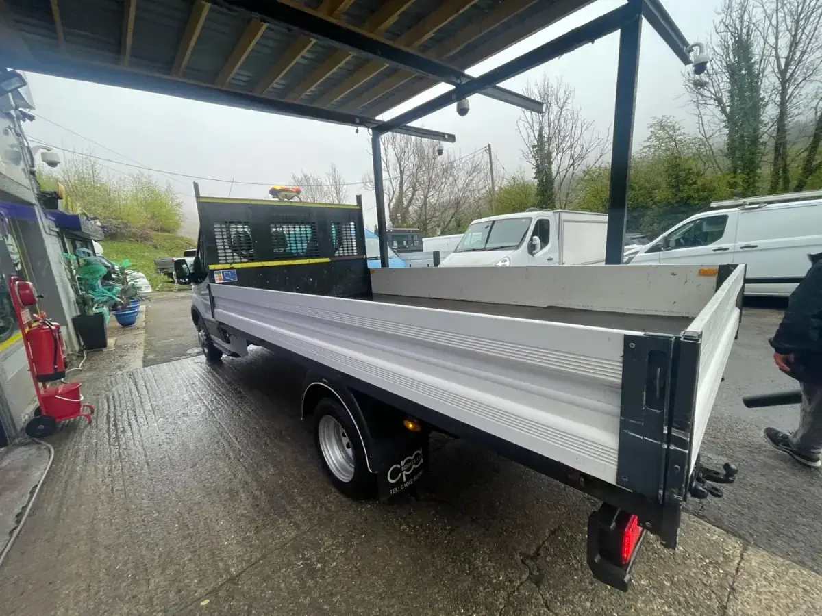 Usado Ford Transit 130 HP (95 kW) 2022 Branco