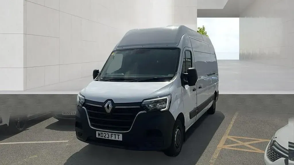 Used Renault Master Business 135 HP (99 kW) 2023 White MPV