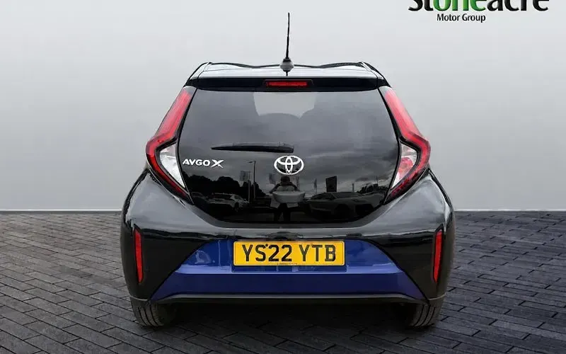 Used Toyota Aygo X 72 HP (52 kW) 2024 Blue SUV