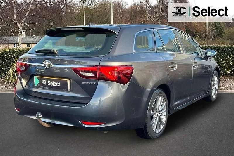 Used Toyota Avensis Business Edition 112 HP (82 kW) 2017 Grey Estate