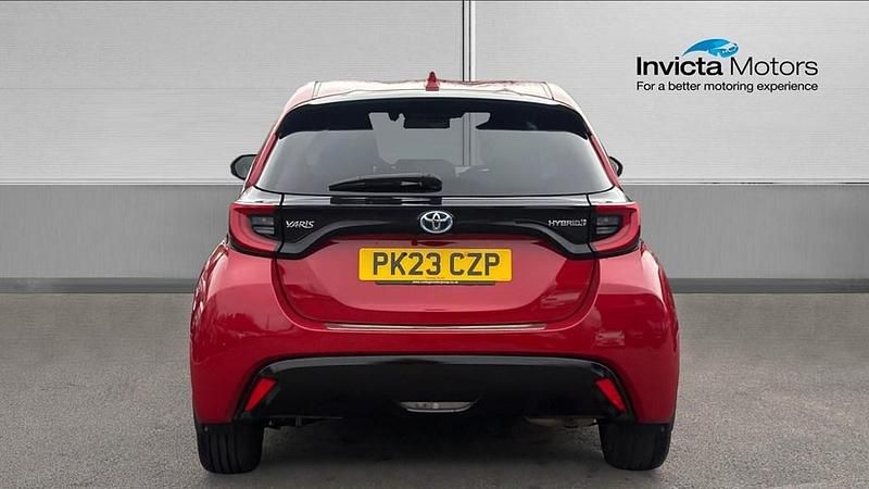 Used Toyota Yaris Hybrid 116 HP (85 kW) 2023 Red Hatchback