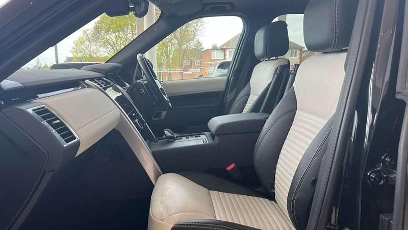 Used Land Rover Discovery 5 SE Dynamic 300 HP (220 kW) 2023 Black SUV