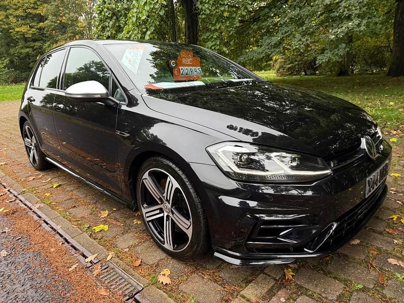 Begagnad VW Golf VII R 300 HK (220 kW) 2020 Svart Halvkombi