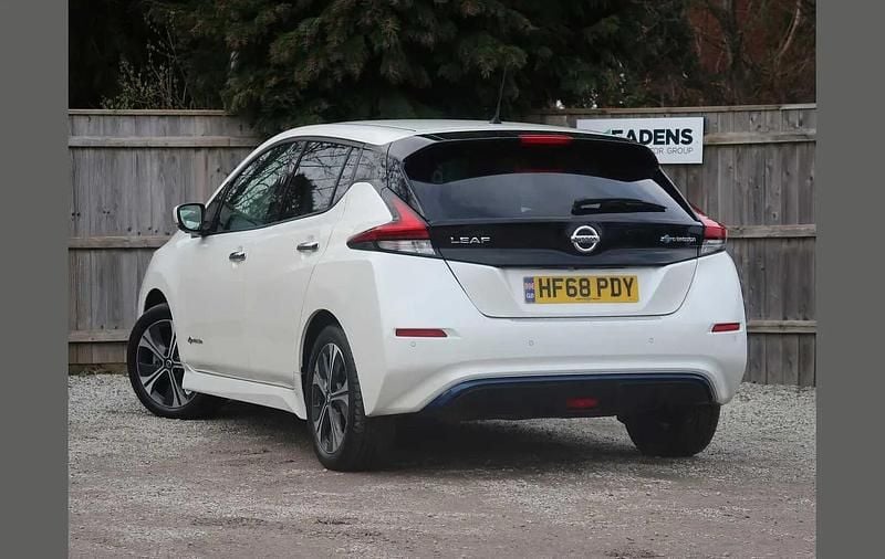 Used Nissan Leaf Tekna 110 kW (150 HP) 2018 White Hatchback