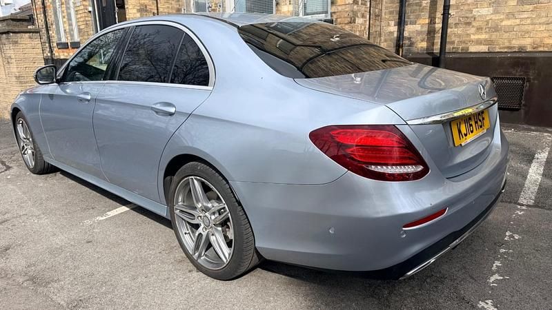 Begagnad Mercedes E220 AMG line 2016 Silver Sedan