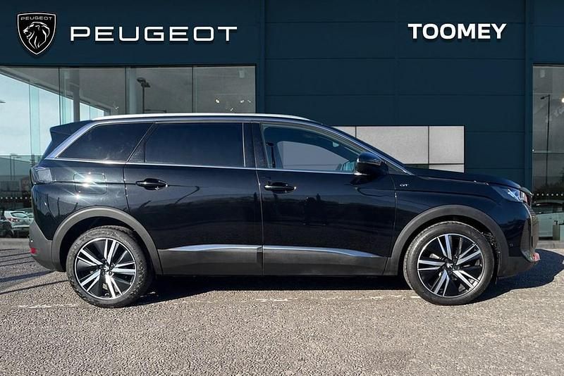 Usado Peugeot 5008 Premium 129 HP (94 kW) 2023 Preto SUV