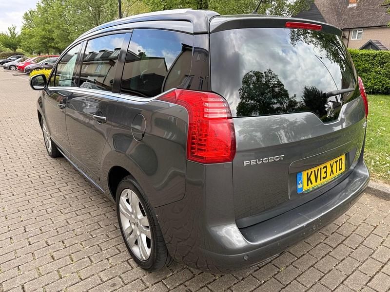 Usado Peugeot 5008 Allure 163 HP (119 kW) 2013 Cinzento Monovolume